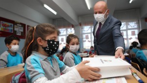 Çolakbayrakdar: Hizmetlerimizle okuyan bir nesil yetiştiriyoruz