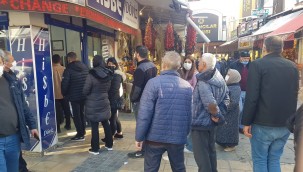 Doların rekor kırmasıyla birlikte döviz bürolarına akın ettiler!