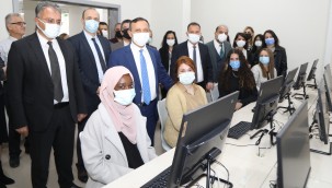 ERÜ'de Yabancı Diller Yüksekokulu'nun yenilenen binası ve bilgisayar laboratuvarı açıldı