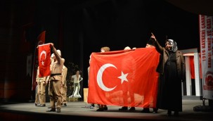 "Gelibolu Bir Ölür Bin Diriliriz" tiyatro oyunu büyük ilgi gördü