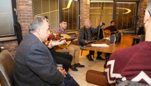 Müziğe gönül verenlerin mekanı Talas Musiki Cemiyeti