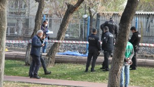 Parkta ölü bulundu!