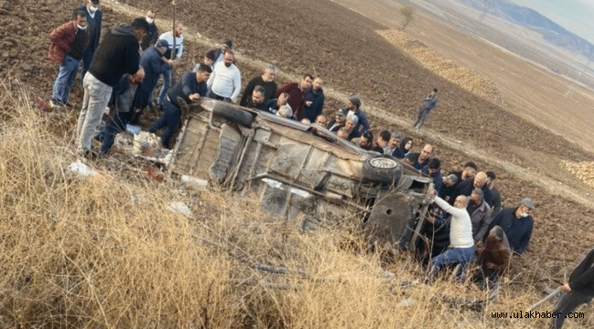 Şarampole devrilen otomobilde 2 kişi yaralandı