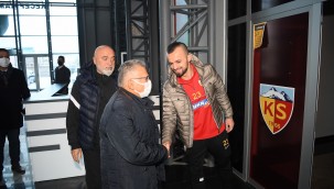 Başkan Büyükkılıç, Kayserispor'a moral ve motivasyon ziyaretinde bulundu