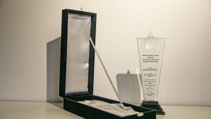 Büyükkılıç'a 'Yılın Büyükşehir Belediye Başkanı' ödülü