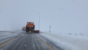 Erciyes Dağı yolunda kar mesaisi