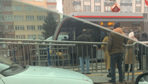 Tramvay vatandaşa çarptı
