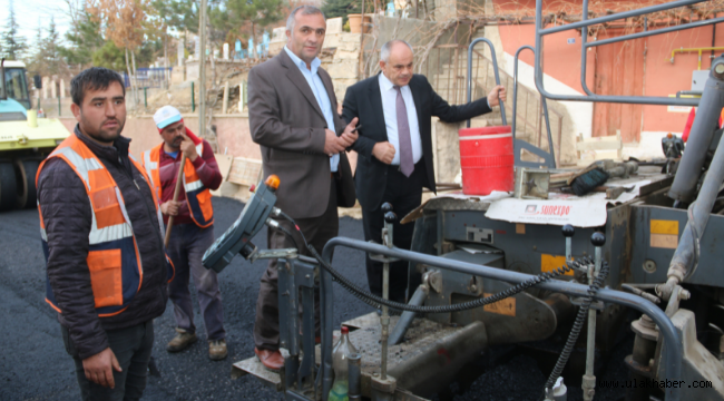 Yahyalı ilçe merkezinde asfaltlama çalışmaları sürüyor