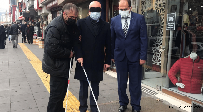 Başkan Çolakbayrakdar, gözlerine bandaj takarak sarı şeritte yürüdü