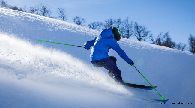 Erciyes'te kayak ve snowboard eğitimleri başladı