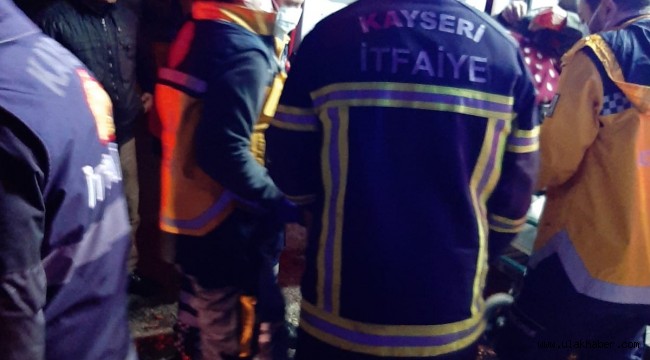 Kayseri Büyükşehir itfaiyesi, deprem bölgesinde yardıma koştu