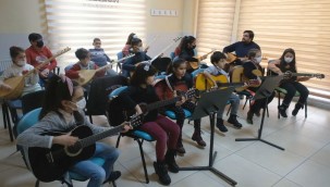 Kocasinan'da öğrenciler, yarıyıl tatilinde hem öğreniyor hem eğleniyor