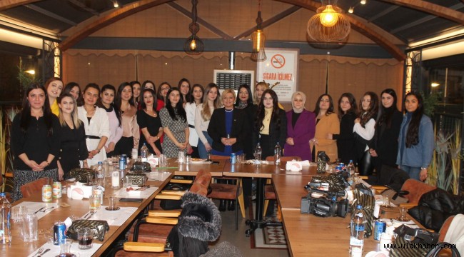 MHP Kayseri KAÇEP, kadın gazetecilerle bir araya geldi