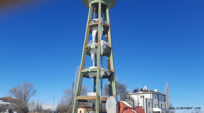 Soğuk hava, su deposunun borusunu çatlattı