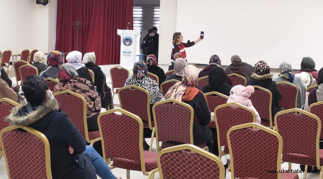 Yeşilhisar ve Tomarza ilçelerinde KADES anlatıldı