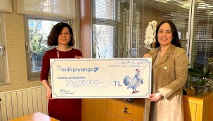 Yılbaşı çekilişinde 30 milyon TL kazanan talihli, çekini teslim aldı