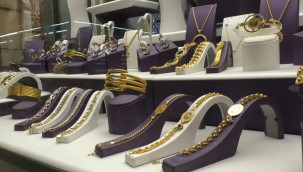 Altında, Sevgililer Günü hareketliliği