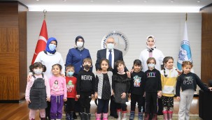 Başkan Büyükkılıç, minik misafirlerini ağırladı