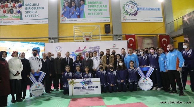 Başkan Çolakbayrakdar'dan şampiyon sporculara ödül