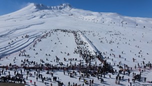 Erciyes Kayak Merkezi'nde yoğunluk devam ediyor