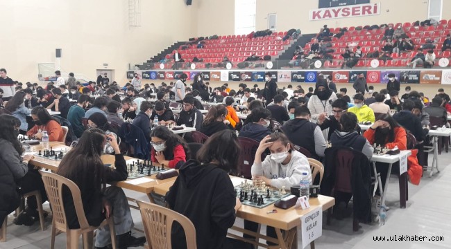 Kayseri'de satranç turnuvası başladı