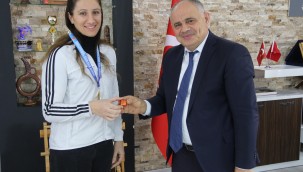 Kick Boks Türkiye Şampiyonu'ndan Başkan Öztürk'e ziyaret