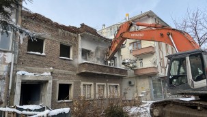 Sahabiye Kentsel Dönüşüm Projesi'nde metruk bina yıkımı sürüyor