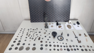 Tarihi eser kaçakçısı şüpheli baskınla yakalandı