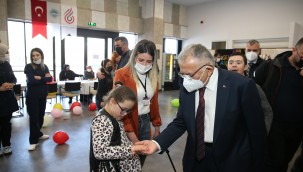 Başkan Büyükkılıç, Down Sendromlu minikler ile buluştu