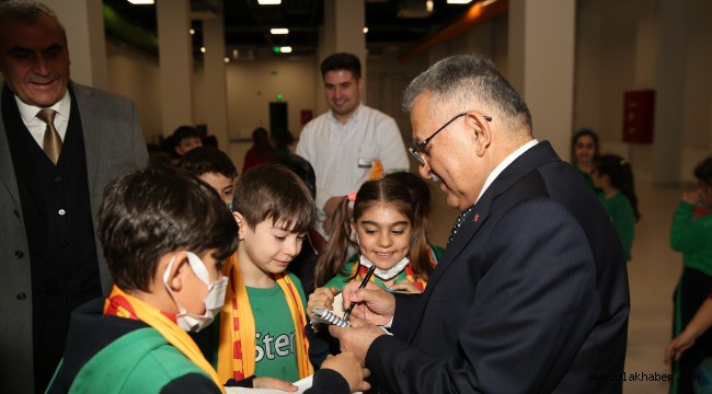 Başkan Büyükkılıç, minik öğrencilerle bir araya geldi