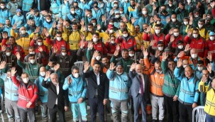 Başkan Çolakbayrakdar: Çalışanlarımızla şehrimize büyük hizmetler üretiyoruz