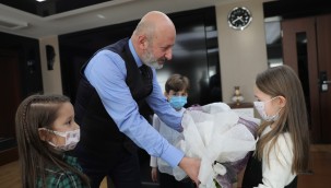 Başkan Çolakbayrakdar, minik misafirlerini ağırladı