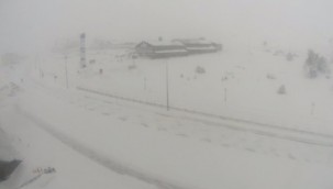 Erciyes yolu yoğun kar yağışı nedeniyle trafiğe kapatıldı! 