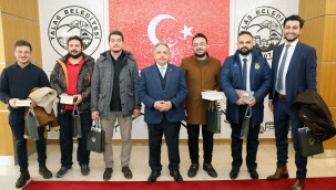 Genç doktorlardan Başkan Yalçın'a ziyaret