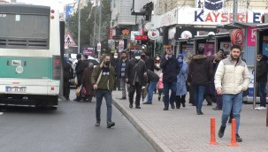 Kayserililer açık havada maske kullanmaya devam ediyor