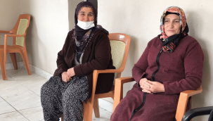 Köylerine gelen sağlık çalışanlarını çayla, börekle karşıladılar