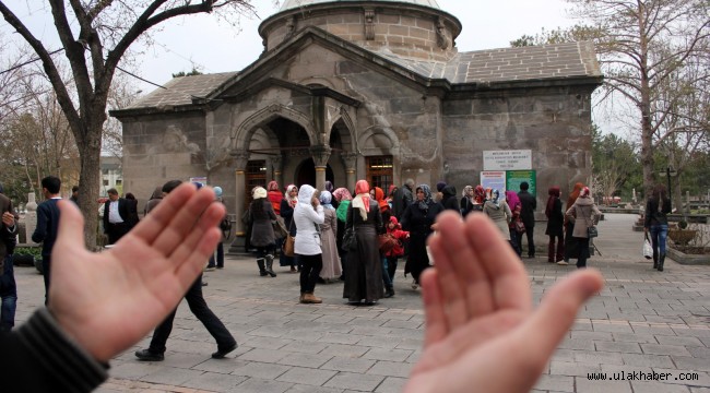 Ramazan ayının ilk günü kaç saat oruç tutulacak?