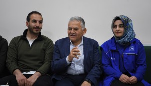 Başkan Büyükkılıç, gençlerin davetini geri çevirmedi