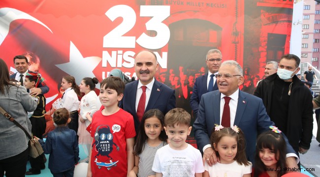 Başkan Büyükkılıç, Vali Günaydın ile birlikte çocukların 23 Nisan coşkusuna ortak oldu