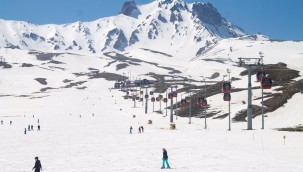 Erciyes'te kayak keyfi, nisan ayında da sürüyor