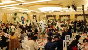 Gazeteciler iftar yemeğinde bir araya geldi