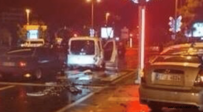 Kayseri Cumhuriyet Meydanı'nda zincirleme kaza