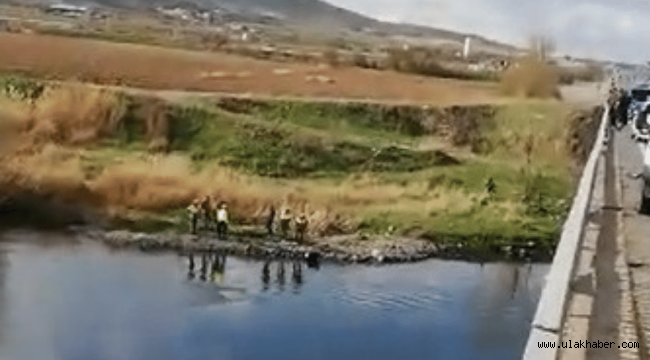 Kızılırmak'a düşen otomobilde karı-koca can verdi