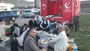 YRP ilçe başkanlıkları halkla iç içe