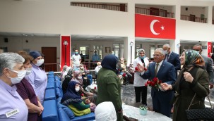 Başkan Büyükkılıç'tan Huzurevi'ne bayram ziyareti