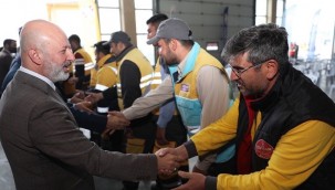 Başkan Çolakbayrakdar, belediye personeliyle bayramlaştı