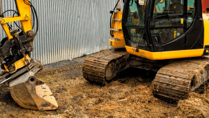 İş makinasının altında kalan işçi, hayatını kaybetti