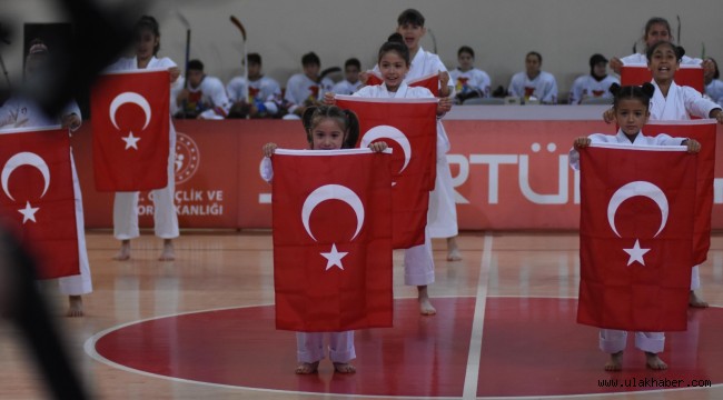 Kayseri'de 19 Mayıs kutlamaları renkli görüntülere sahne oldu