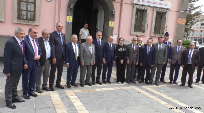 Kayseri'de protokol üyeleri bayram ziyaretlerinde bulundu