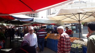 Semt pazarında fiyatlar düşüyor